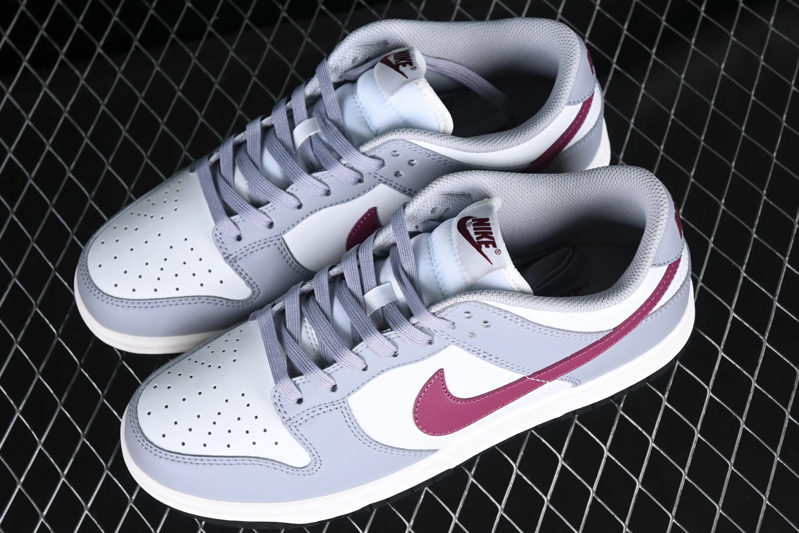 All categories Nk SB Dunk series Nk SB Dunk Low low-top sneakers Nk Dunk Low "Grey White" gray burgundy low-top retro sports and leisure sneakers DD1503-122